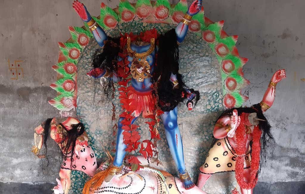 Many Hindu temples have been attacked in Islamic #Bangladesh since the #AyodhyaVerdict in IndiaNow the statue of goddess Kali "beheaded" by Jihadi terrorists at the famous Tangail Kali Temple