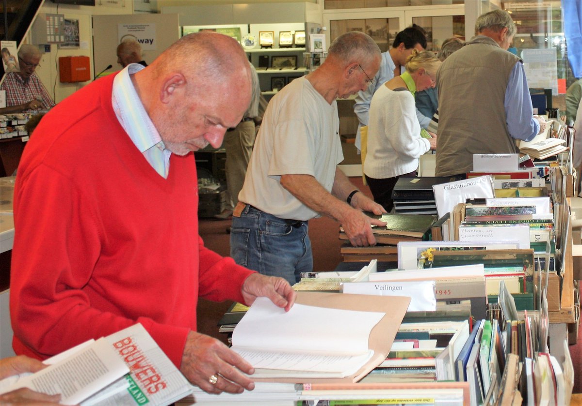 Zaterdag 16 en zondag 17 november organiseert het <a href="/WestlandsMuseum/">WestlandsMuseum</a> een historische boekenmarkt. Meer dan 1000 tweedehandsboeken over het <a href="/westland/">westland</a> , de tuinbouw en omliggende plaatsen. Toegang tot de <a href="/Boekenmarkt/">Boekenmarkten</a> is gratis. Beide dagen van 13 - 17 uur.