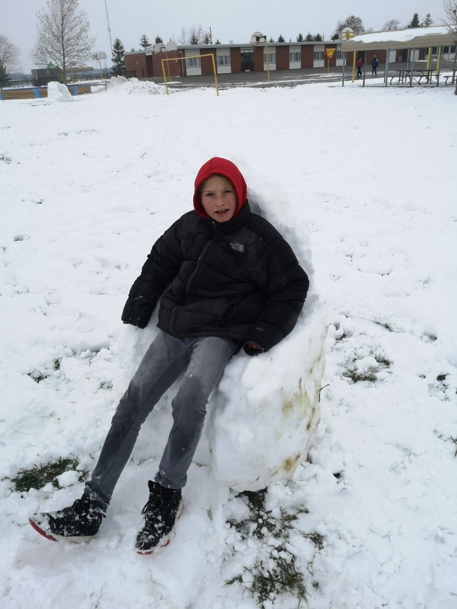 Snow makes for a great medium in art class <a href="/DawnEuphemiaPS/">Dawn Euphemia P.S.</a> #ilovemyjob