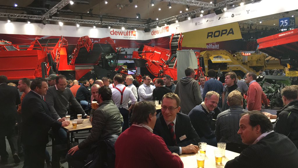 #Agritechnica2019  @dewulf_group  #teamvanos gutes Erfolg für 2020 @arievanos1