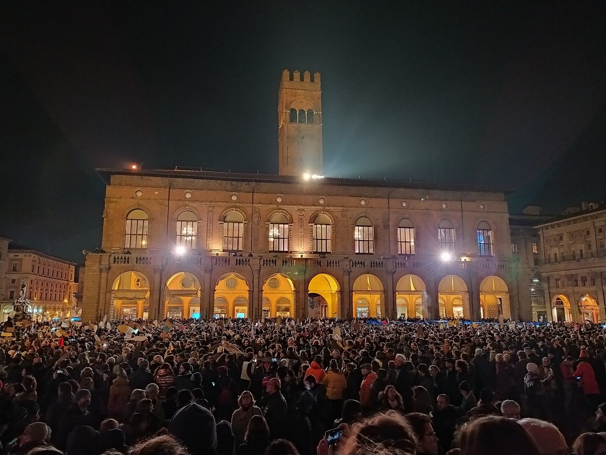 MikyAgo's tweet image. #Bologna ora, #Salvini hai sbagliato posto. #bolognanonsilega