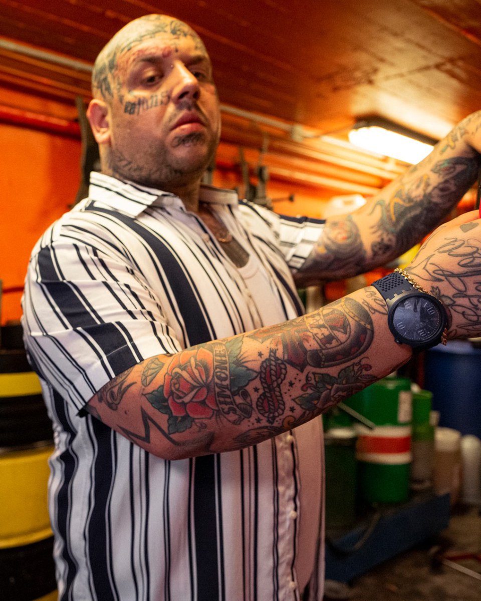 BBNAVY te hará descubrir tu lado audaz y moderno. Vive la actitud #SwatchBIGBOLD. bit.ly/36LKTBZ #iambold