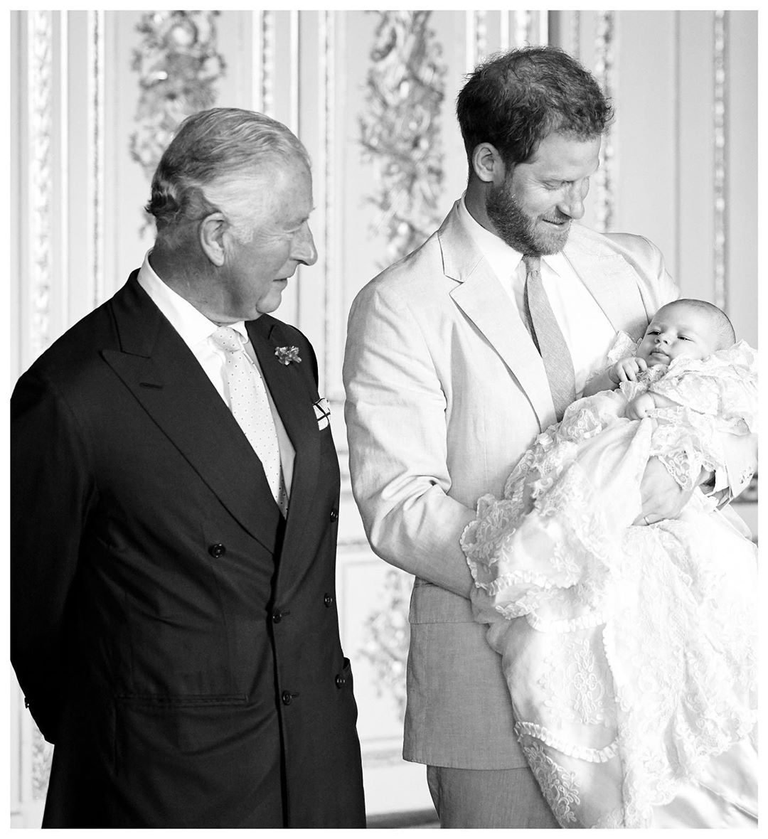 Our hearts are melting over this royally adorable family moment. ❤️https://eonli.ne/2qWI0xu