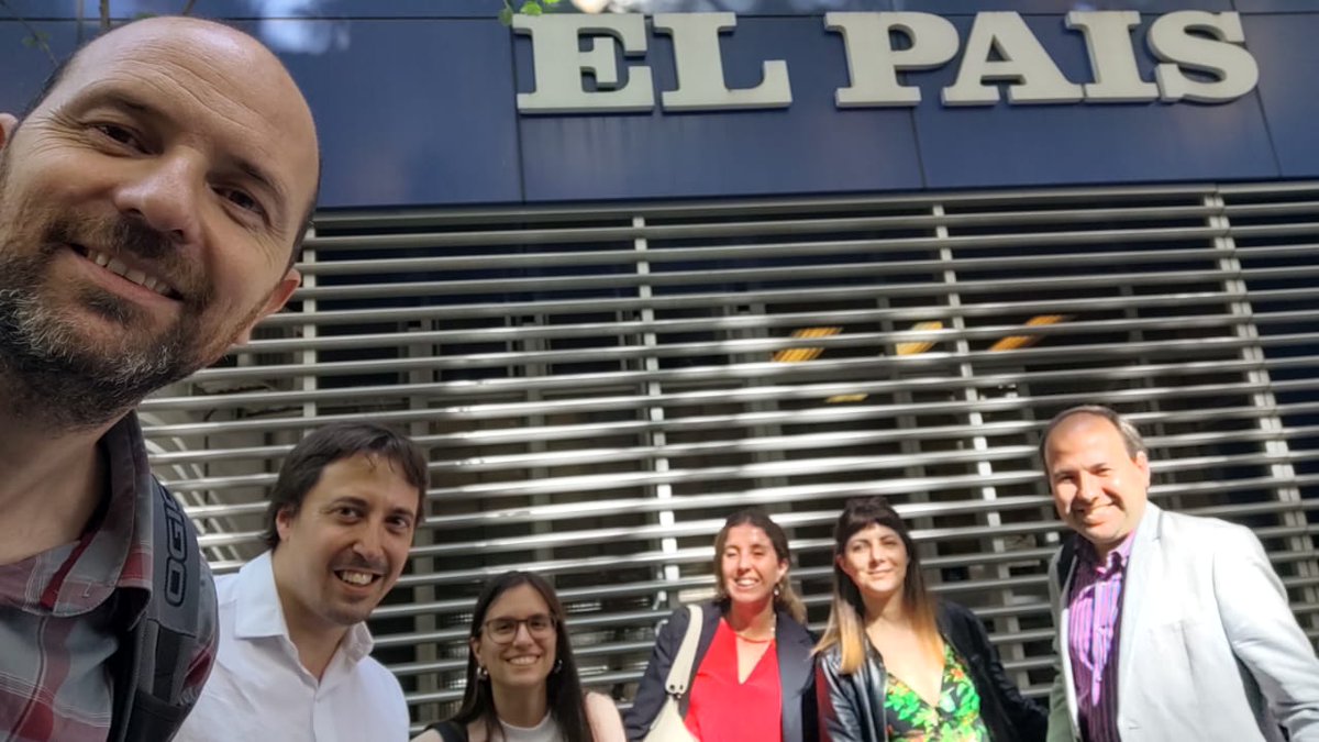 Equipo completo! #Redacciones4G en <a href="/elpaisuy/">EL PAÍS</a>. Gracias totales 💪
