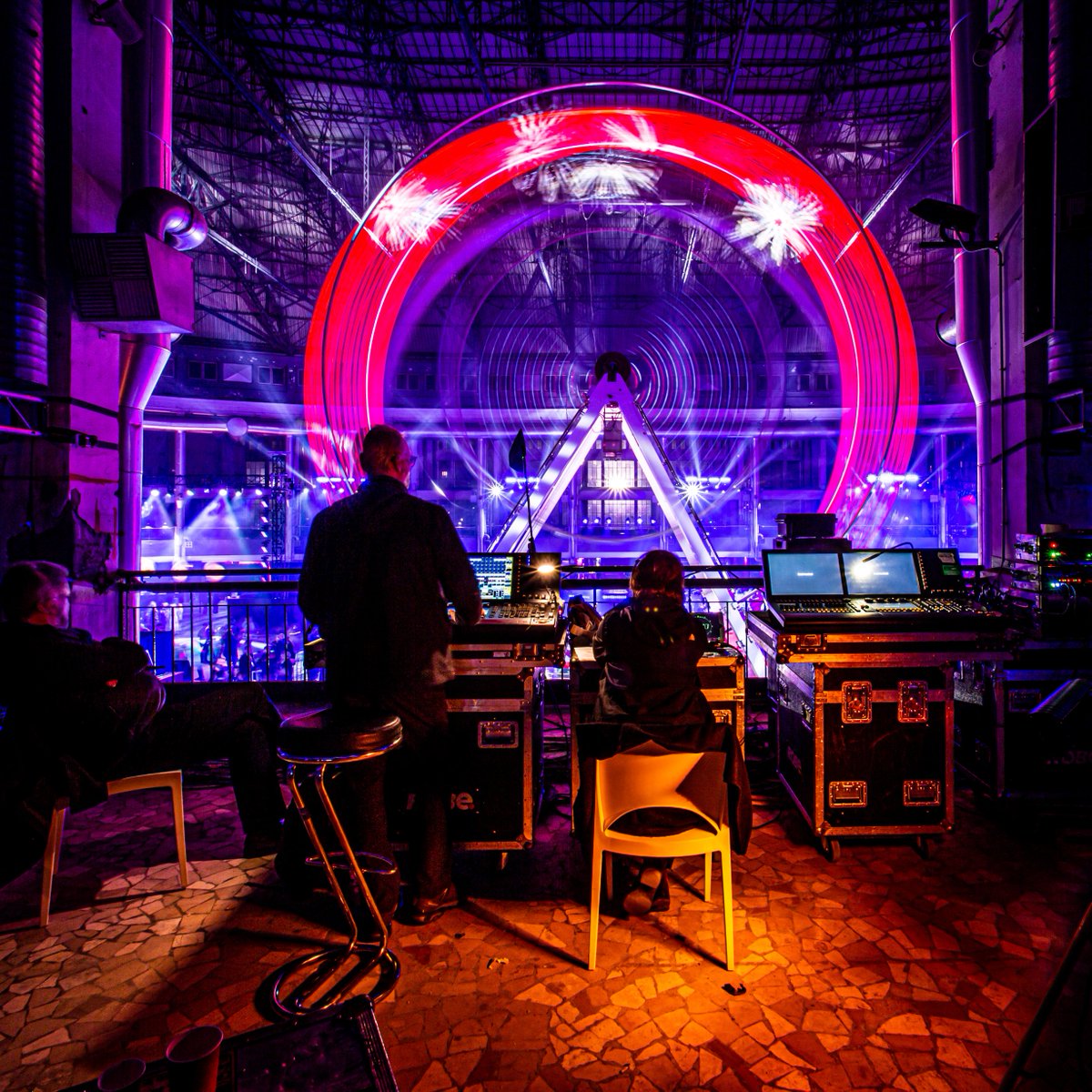 The lighting desk with an extraordinary view backstage at a gig out in Milan  #milan #lightingdesign #eventphotography #ferriswheel #lightingdesk #view #backstage #roomwithaview