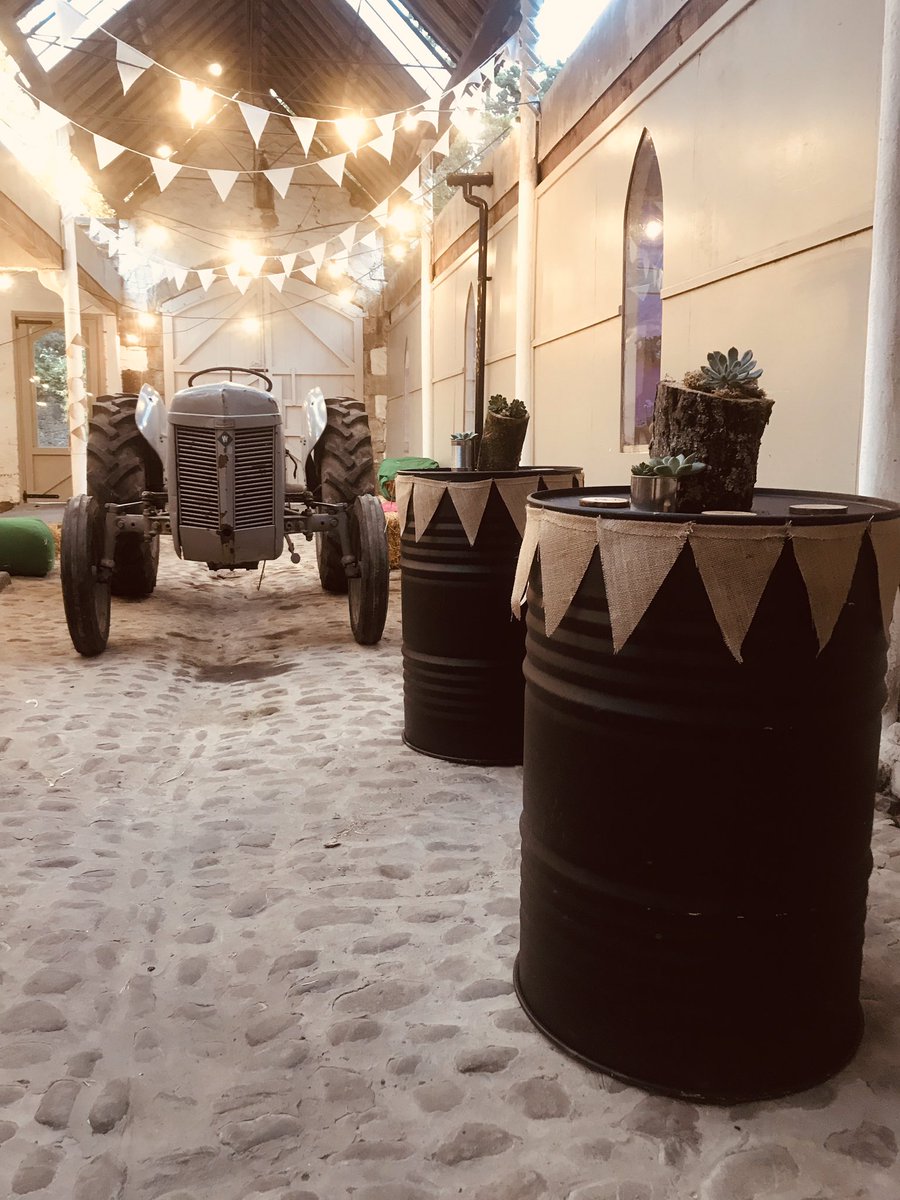 Oh we just loved the West End vibe of this fabulous wedding <a href="/wyresdalepark/">Wyresdale Park</a>. A huge congratulations to the super sweet Chris &amp; Joe 💙
With a fab little nod to Harry Potter, pizzas and the talented @esmewhitesidephotography we had the best day! 
#love #wedding #weddinginspo