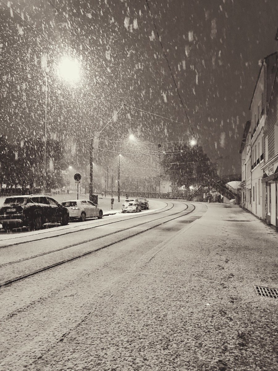 Premiers flocons ⛄️
#saintetienne #neige