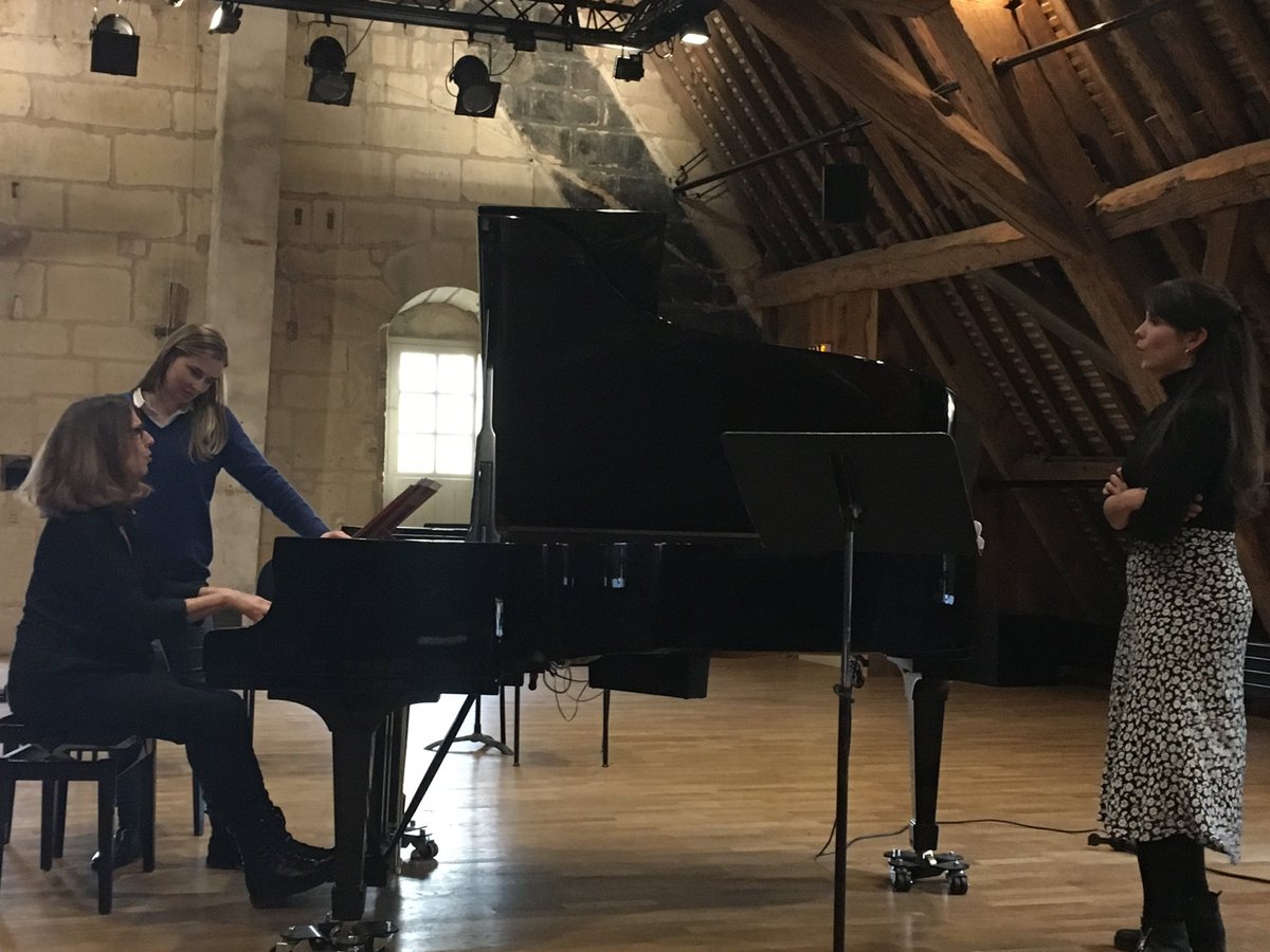 Passionnant travail sur la mélodie française, sous le marrainage de Susan Manoff et Véronique Gens. Académie ⁦<a href="/royaumont/">Royaumont</a>⁩