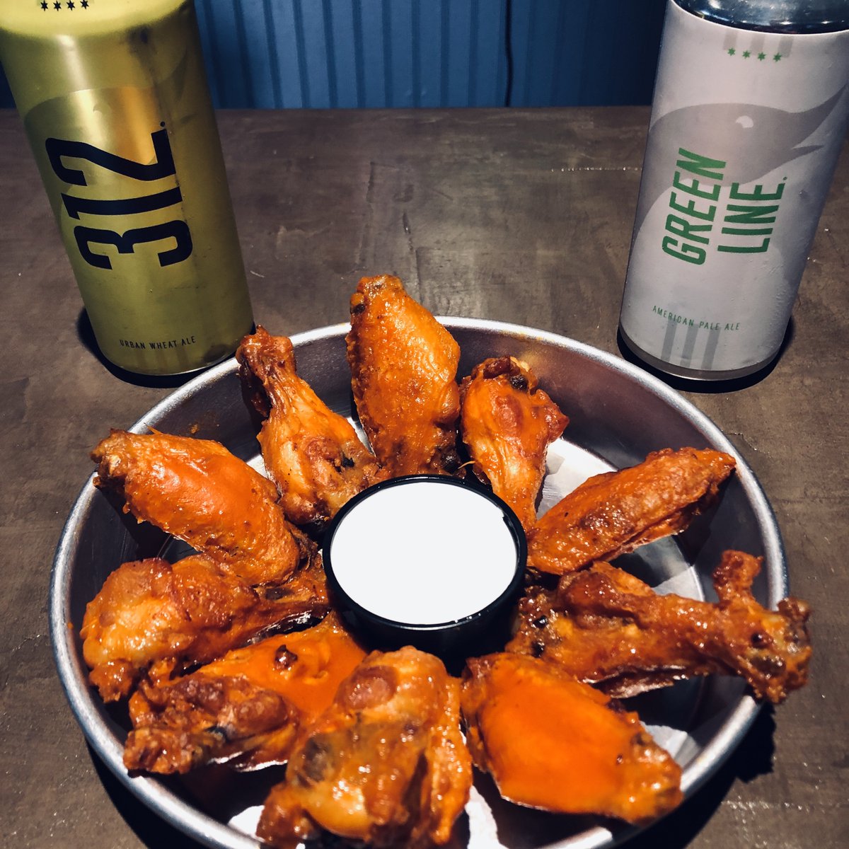 kckitchenpizza's tweet photo. Thursday is Wing Night! 49-Cents each 
$3 Goose Island Tallboys

#wingnight #thirstythursday #tallboys #gooseisland #kansascity #kc #kcmo #foodspecials #drinkspecials #midtownkc #w39thkc https://t.co/tOlXIBB17p