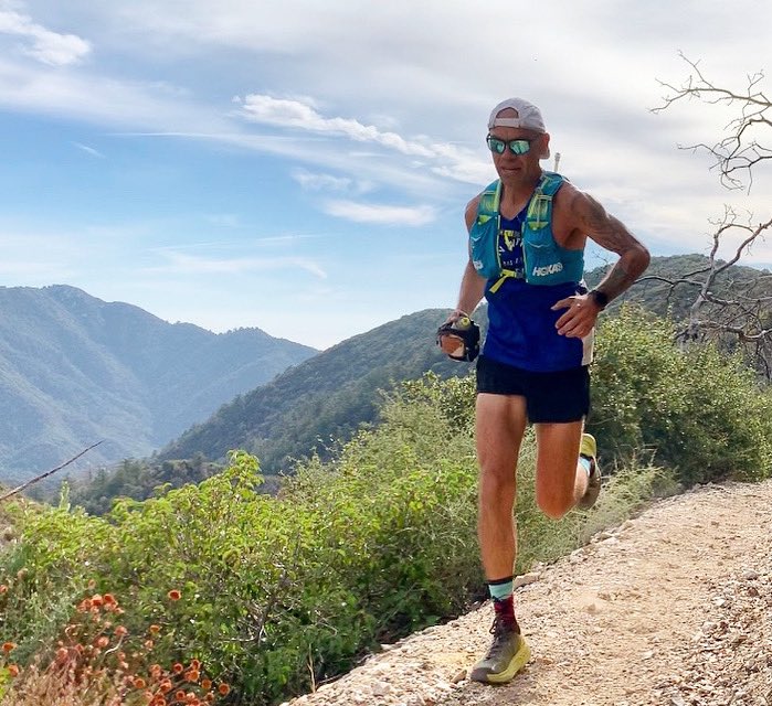 NYRJERRY's tweet photo. Coming up out of the belly of the beast ( Idlehour ) yesterday.
#eatoncanyon #idlehour #sammerrill #altadenacresttrail #Vamos #tb12
#runwithuspasadena #runinrabbit #rabbitELITEtrail #timetofly #hokaoneone #evospeedgoat #hokaflyer #vfuel #vfe #corosglobal #nathansportsinc https://t.co/whwkbEQypm