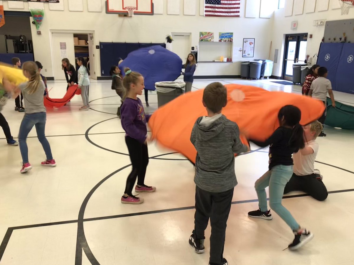 CoachLong22's tweet photo. Teamwork makes the dream work @GrantElemNPS students working together to launch the cow over the moon with their parachute. #NPSPanthers https://t.co/xfcDZEKbAl