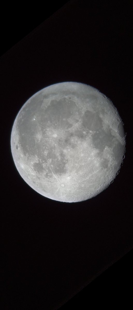 ট ইট র Kozakura Kazuhiro 今夜の夜空勢揃いです 月夜にも関わらず 星野 低空の夏の大三角形 とm42 意外と写りました 笑 赤道儀台はドブだけでなくカメラ三脚も乗るのです お月さまは奇を狙ってxperia1壁紙対応です ぜひご利用を Astrophotography