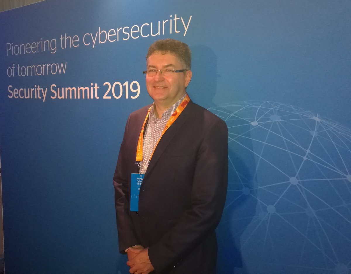 [#AtosSecuritySummit] "In the short-term, #IdentityAcessManagement will be more adaptive, dynamic and sensitive to context information, #ArtificialIntelligence will be at the center of the picture." 👍 Thierry Winter, Atos Evidian IAM products CTO