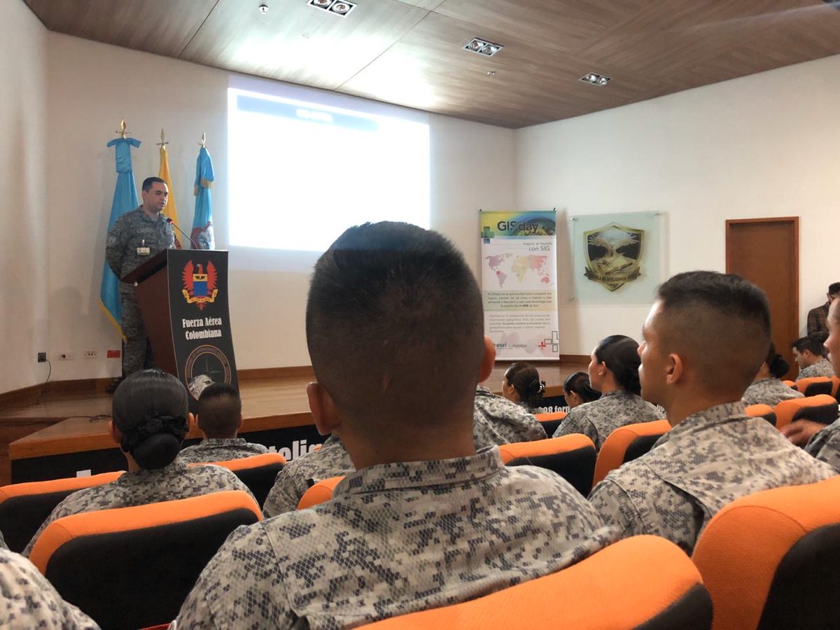 Esri Colombia tweet media