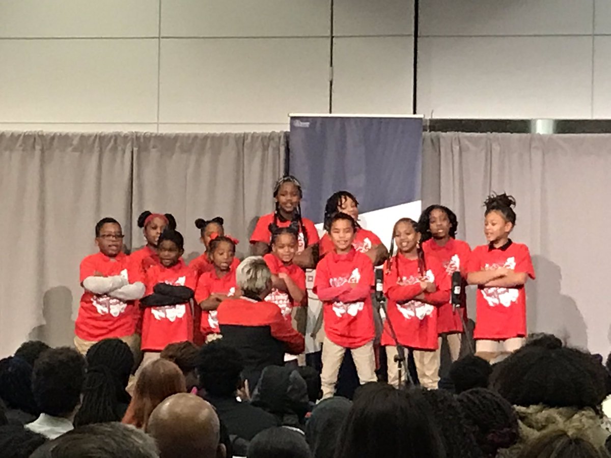 jessicasutterW6's tweet photo. Proud to stand with so many DC charter supporters &amp; see so many students &amp; families calling on the District to ensure all DC students &amp; schools can access quality schools in public facilities. Shoutout to @RWPCSROXIE for their photojournalism skills! #Ward6schools #EndTheList https://t.co/UOQI38hSy2