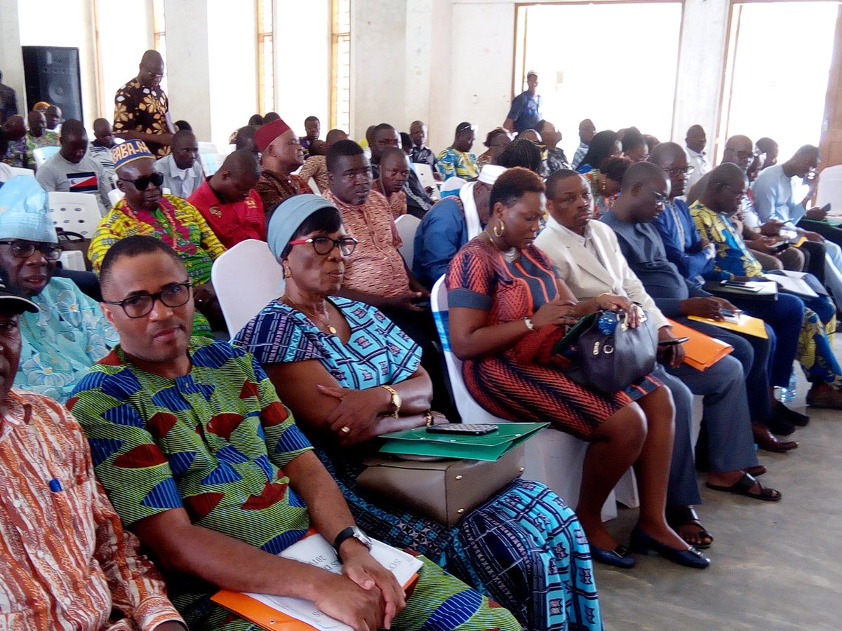 BenildeNp's tweet photo. Avec quelques camarades de la promotion  de l'Ecole politique du NIMD-BÉNIN, nous sommes allés assister ce matin à la 1ère séance de reddition de compte de l'année de la mairie de Cotonou. https://t.co/xc8jFBcvr6