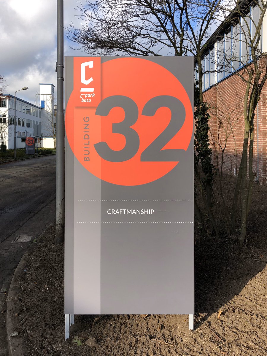cparkbata's tweet image. Het is zover! Gebouw 32 is klaar voor verhuur! Thuisbasis voor ambachten; bedrijven waar nog écht met de hand wordt gewerkt. Ruimtes van 32 m2 - 375 m2, enkele met eigen ingang, loadingdocks of rolpoort. Meer info cparkbata.nl #ambacht #cparkbata #ondernemen #welkom