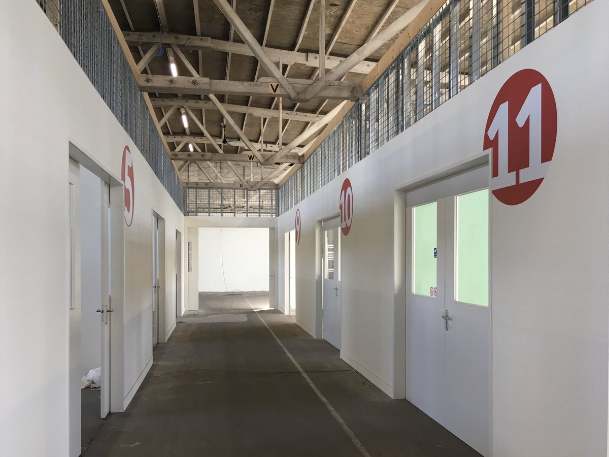 cparkbata's tweet image. Het is zover! Gebouw 32 is klaar voor verhuur! Thuisbasis voor ambachten; bedrijven waar nog écht met de hand wordt gewerkt. Ruimtes van 32 m2 - 375 m2, enkele met eigen ingang, loadingdocks of rolpoort. Meer info cparkbata.nl #ambacht #cparkbata #ondernemen #welkom