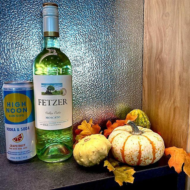 HiatusBrewing's tweet image. We added Fetzer Valley Oaks Moscato to the wine list as well as High Noon’s Grapefruit Seltzer to the packaged list 🍻 🥂

#OnHiatus #PushPause #BackIn30 #WishYouWereBeer #beer #craftbeer #brewery #beerlove #hops #beerme #beerstagram #beertography #bee… ift.tt/33RhUuA