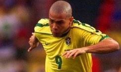 ussb72's tweet photo. Un nostro nuovo spogliatoio avrà il nome di...
Ronaldo 🇧🇷 che nella quarta ed ultima votazione ha ottenuto 114 voti contro i 98 di Ronaldinho https://t.co/BX4acVJzvS