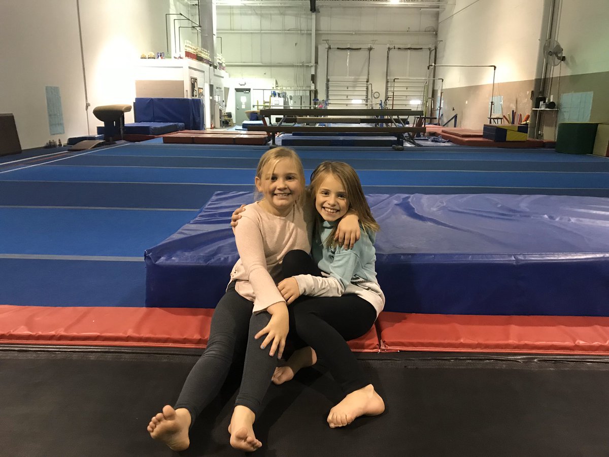 Some pictures from our youth activity night last week !! Lots of fun🤪🤩