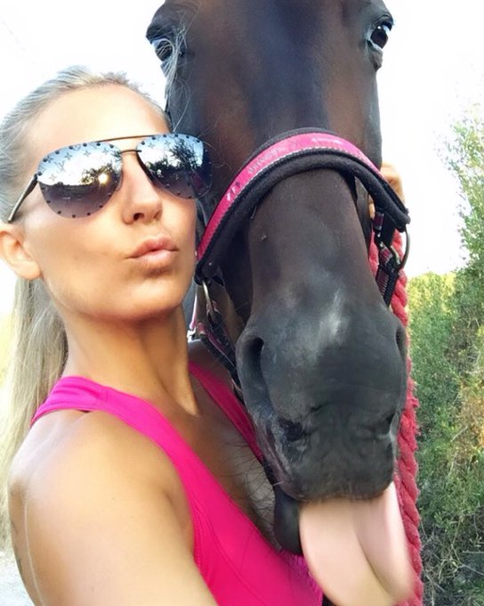 😛
#juliettasanchez #summer #sun #horselover #love #loveanimals https://t.co/G3GQvPFuzI