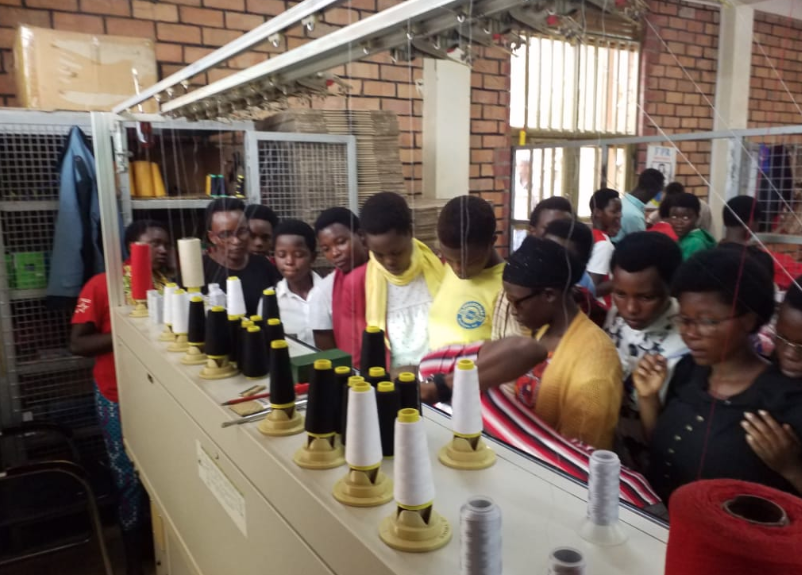 EDCtweets's tweet photo. So many youth participated in the first-ever #Rwanda National #WorkBasedLearningDay! Thanks to all the businesses & partners who showed so many opportunities to these eager learners—it was a great success!
@USAIDRwanda
@Ak_Access
@MinYouthRwanda @RwandaLabour https://t.co/5NcWEVEmwZ