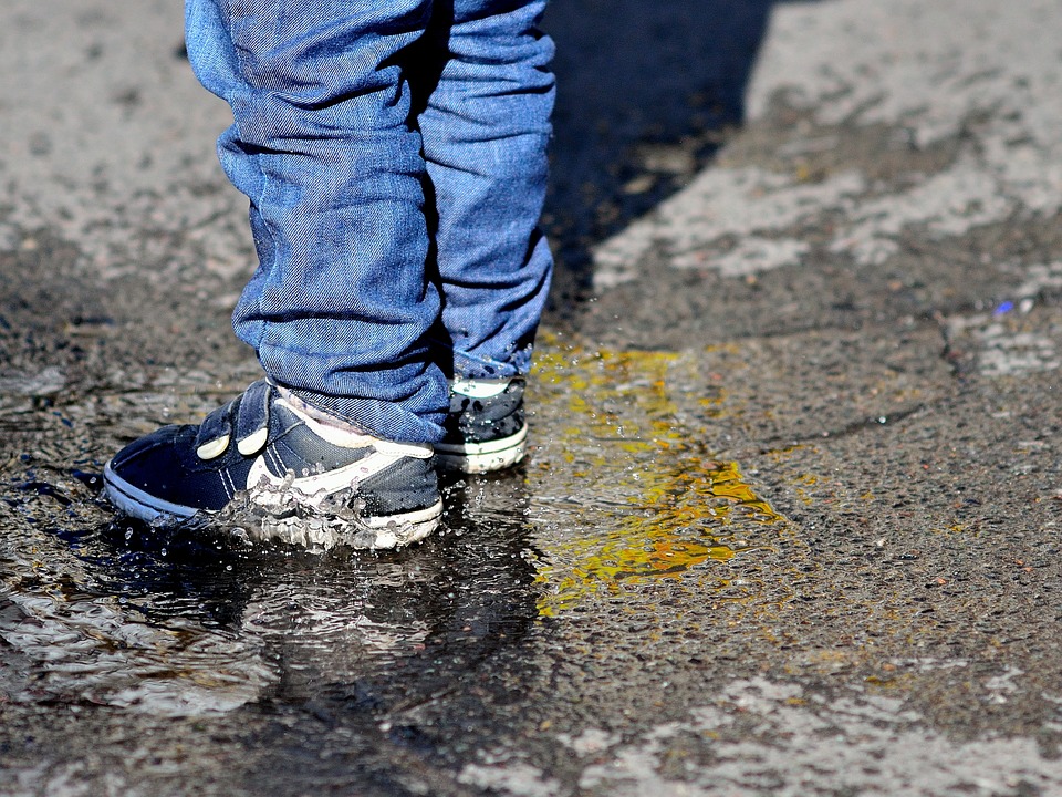 Southernasphalt's tweet image. No one likes to be stuck in a puddle. Make sure your parking lot has the proper drainage to keep your visitors dry:
southernasphaltengineering.com/parking-lot-cu…
#curbandgutter #parkinglot