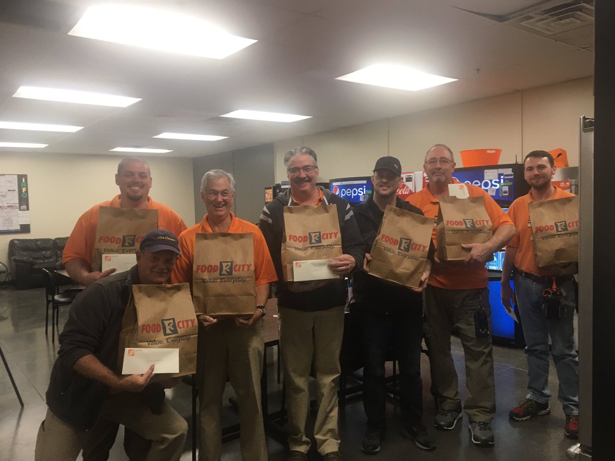 Showing a little Thanksgivings love to our MET partners! We couldn’t be successful without you! #teamworkmakesthedreamwork <a href="/robertkirkham26/">Rob Kirkham</a> <a href="/cokeski/">Mike O'Kain</a> <a href="/DeniseJhd0743/">Denise James</a> <a href="/KellyP0743/">Kelly Peels (Stephens)</a> <a href="/KellyWhaley13/">Kelly</a> <a href="/tshamblin01/">TiffanyShamblin</a> <a href="/MrKevinGreen/">Kevin Green</a>