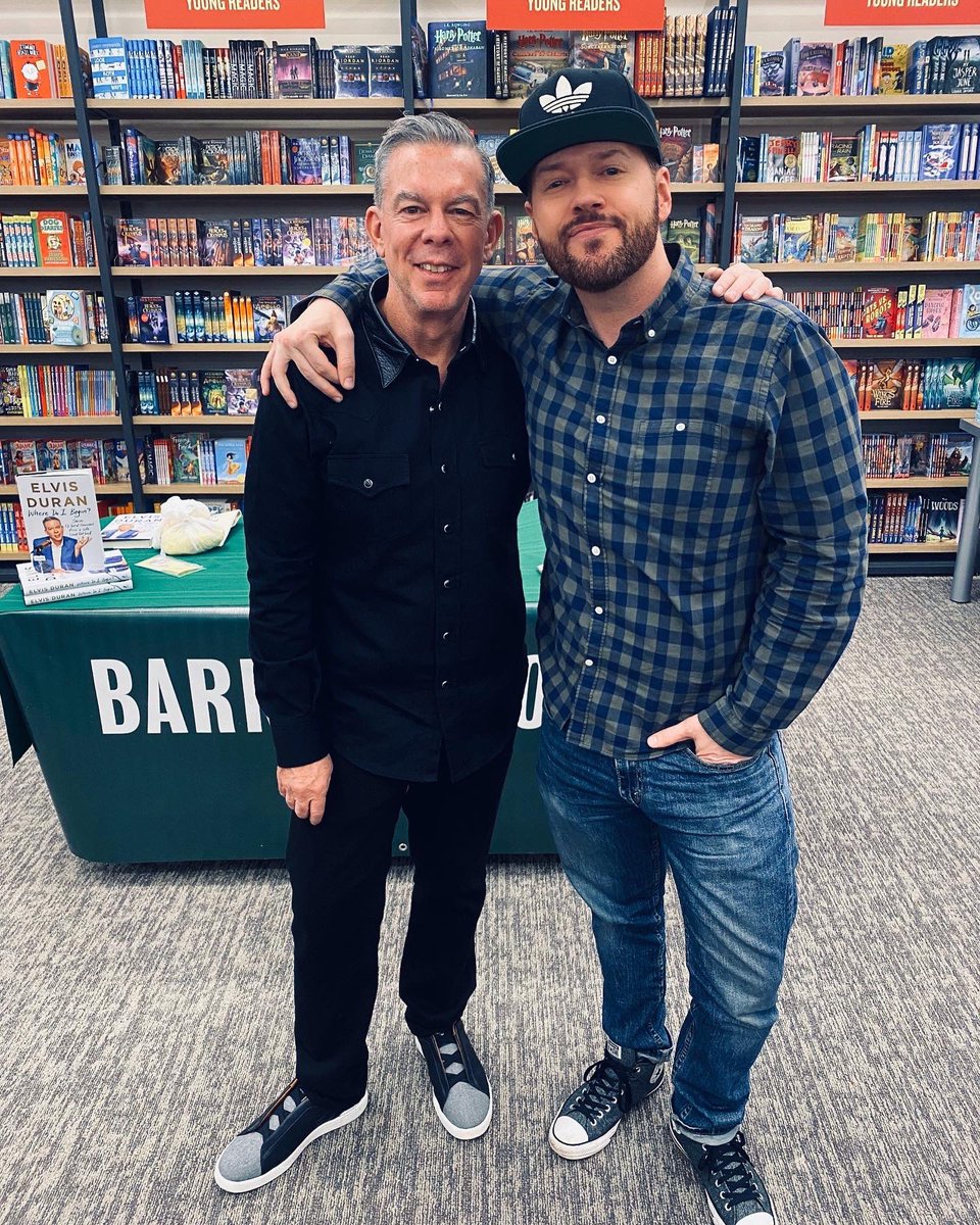 bradley_jerz's tweet photo. SUCH a pleasure meeting @elvisduran @AlexCsi @GarrettVo & @MyUncleJohnny last night! Such positive energy & warmth from all of them♥️
And greetings from “Cousin Anthony” 😉
...
10.13.19
#elvisduran #elvisduranshow #alexcarr #garrettvogel #unclejohnny
@elvisduranshow @z100newyork https://t.co/S1wHHv10EB