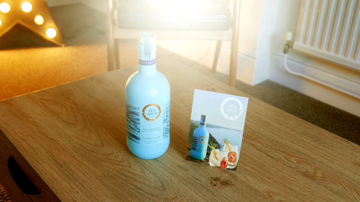 Have you ever seen a alcoholic free beverage look so good? 
Our lovely friends <a href="/sea_arch/">Sea Arch</a> sent us over their non-alcoholic gin alternative, which we can't wait to try!