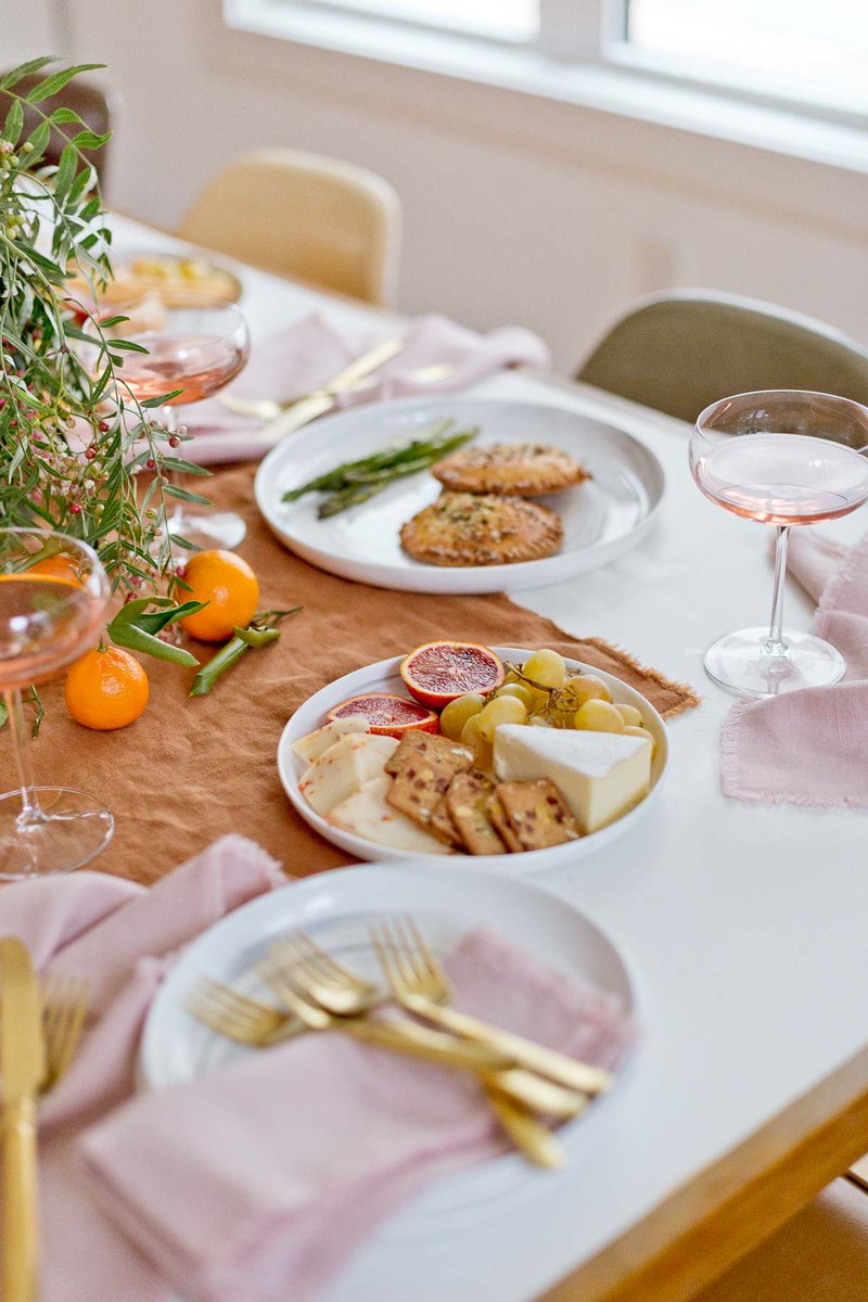 papernstitch's tweet photo. Getting ready for the holidays – entertaining with @bedbathbeyond. https://t.co/oJtQzhdAWG #ad #BedBathandBeyond #HowWeHoliday https://t.co/zAIPnNa3hO