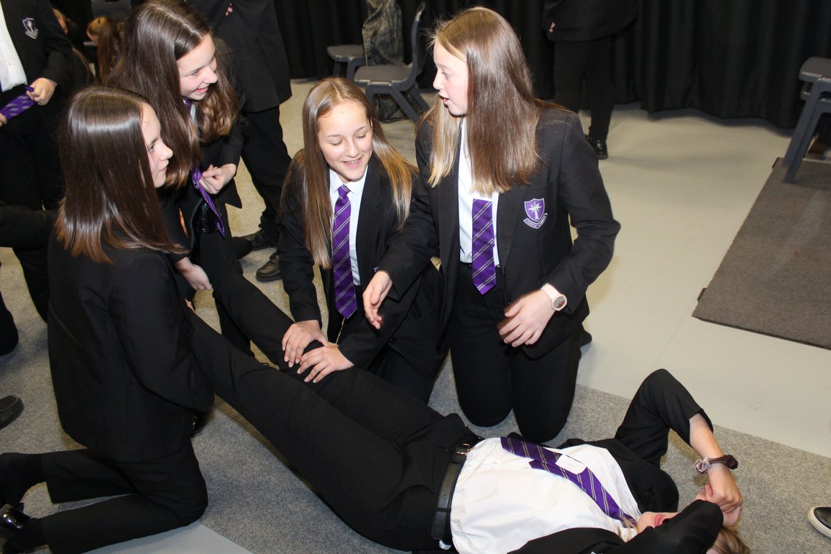 corpusleeds's tweet photo. From trying on prison clothes to learning how to respond to a person injured in a knife incident, our Year 8 students had a great day considering #PositiveChoices They even got they got to meet a certain midfield dynamo #LUFC #4 Our thanks to @LufcFoundation and @WestYorksPolice https://t.co/Rz2ltd5tm0