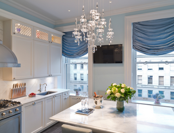 Today we're reliving some of our hits. This is a beautiful kitchen designed by the talented Caroline Beaupère Design. She has collaborated with us on many projects and her visions are spectacular. #mckb #customkitchens #kitchendesign #nyckitchenshowroom #ruttkitchens #showroom