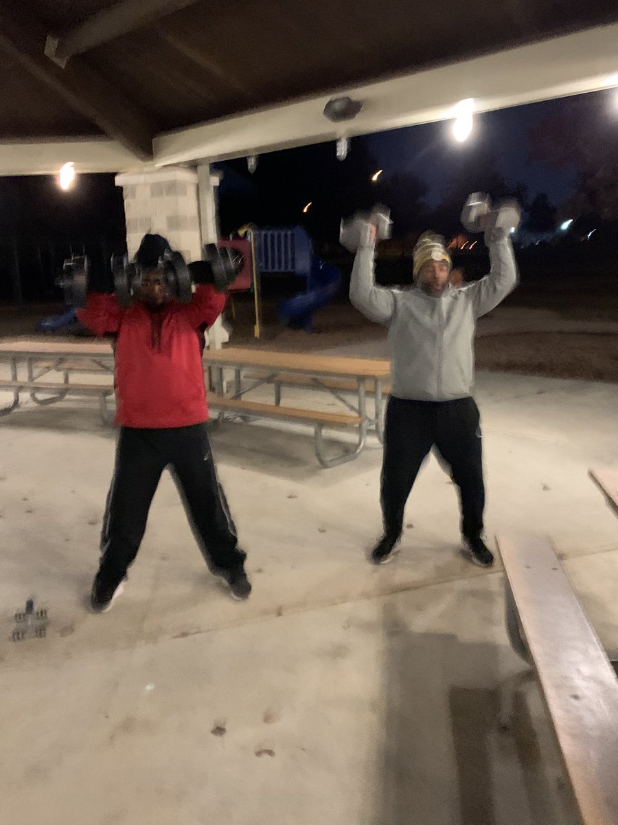 coach4purpose's tweet photo. When you decide to be better....the 🥶 has no bearing on your commitment. It’s only an adjustment. Shoutout 2 @JJLucas731 @RTune3 for the work last night. Let’s finish 💪 tonight.
#DadsGroup
#statsalumni
#hardworkpaysoff
#justgettingstarted https://t.co/sWiSDCqjbO
