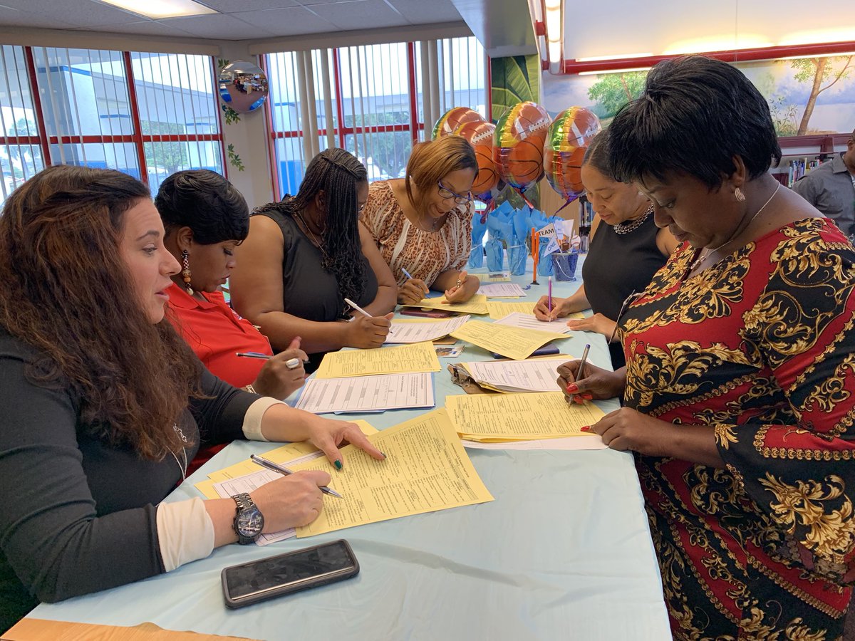 BCPS_DeputySupt's tweet photo. Cadre 7 Principals and Literacy Coaches Unpacking and Examining the “Process” and “Evidence” of an Uncommon Lesson #CadreMeeting @TeacherDevelopm @DrMLKAcademy #OSPABest #BestofOSQ https://t.co/7h85hZr6WH