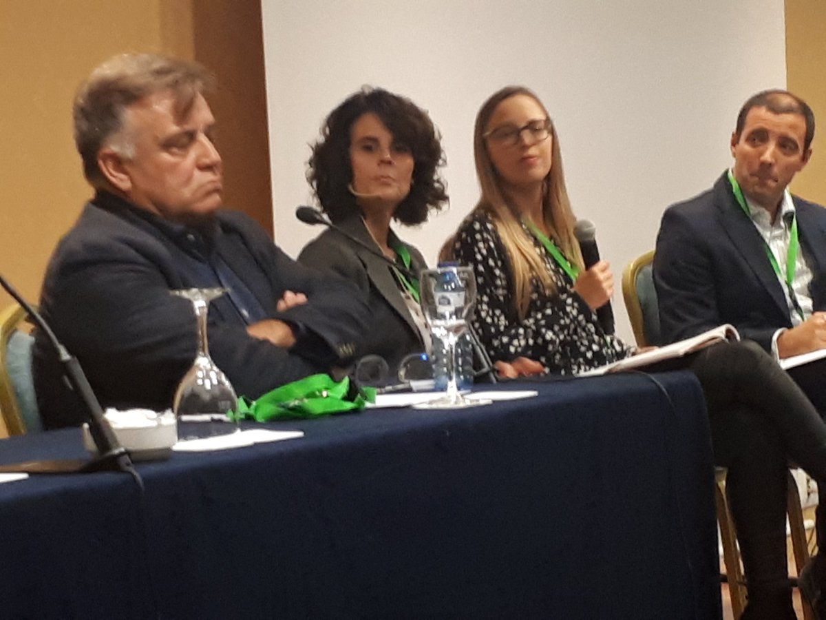 "La confianza se construye reconiciendo a la persona y creando el espacio para que las personas se puedan mostrar más allá del personaje creado en  la empresa."@MerceBrey 
<a href="/growlia_com/">Growlia</a> #liderazgoincluyente #alfasyomegas