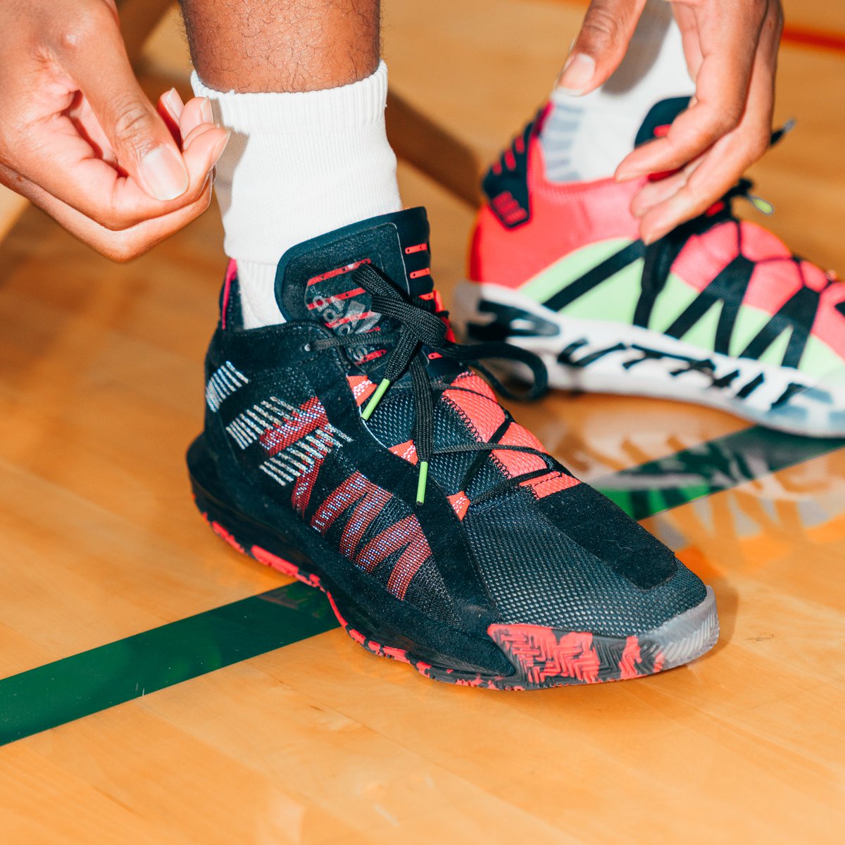 Fitted with ruthless ambition.
Introducing #Dame6. Dropping on 11/29: http://a.did.as/DAME6
@Dame_Lillard #FreeToCreate