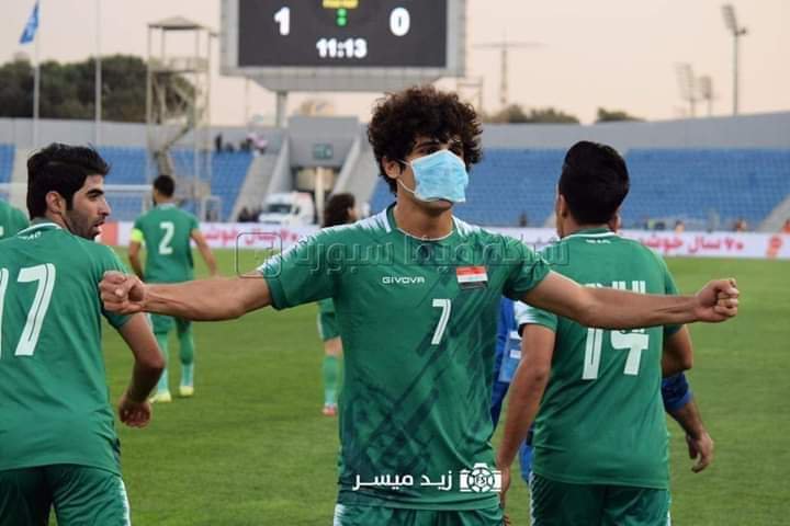 Vendeta22's tweet photo. صفاء هادي لاعب المنتخب العراقي  يلبس كمامة بعد احرازة الهدف الاولى ...تضامن مع متظاهرى الشعب العراقى https://t.co/d4zVw3r5s5