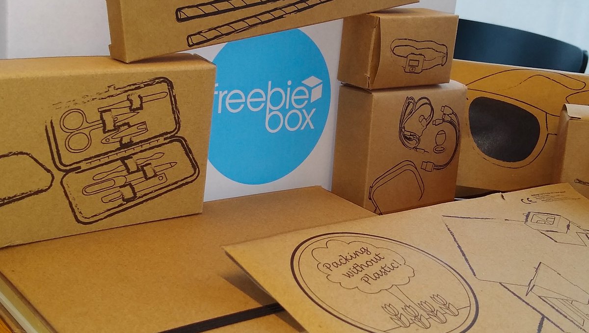 Freebie_box's tweet image. Wir sagen dem Plastik den Kampf an und setzten vermehrt auf Kartonverpackungen 🌳😎 #freebiebox #packingwithoutplastic #überraschungsbox #kartonverpackung #karton