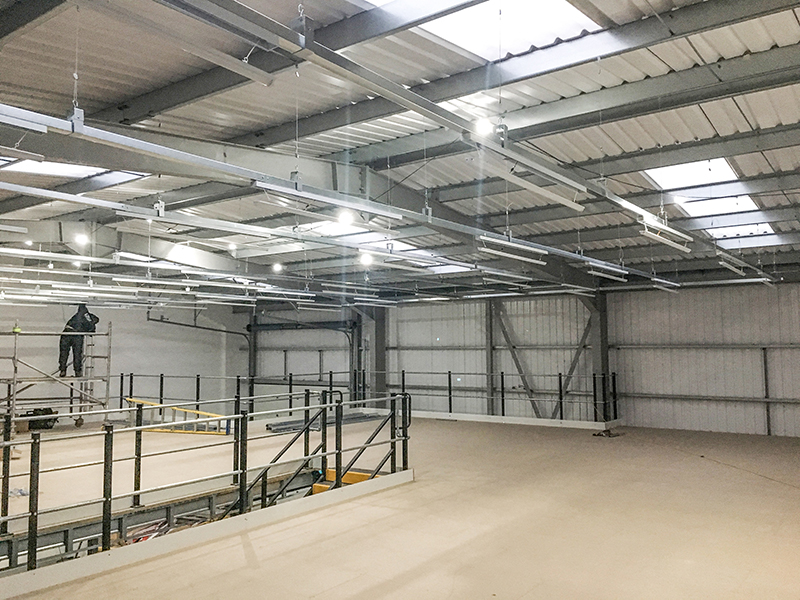 F4Pinfo's tweet photo. The F4P #EasyLock Hanging System was recently used to install lighting battens in the warehouse area of the new CEF Didcot Store @cefonline. The easy to use suspension system allowed all 50 battens to be suspended in less than a day #TimeSaving. Read more https://t.co/LALWUQsIa6 https://t.co/ZtFlwEfDbH