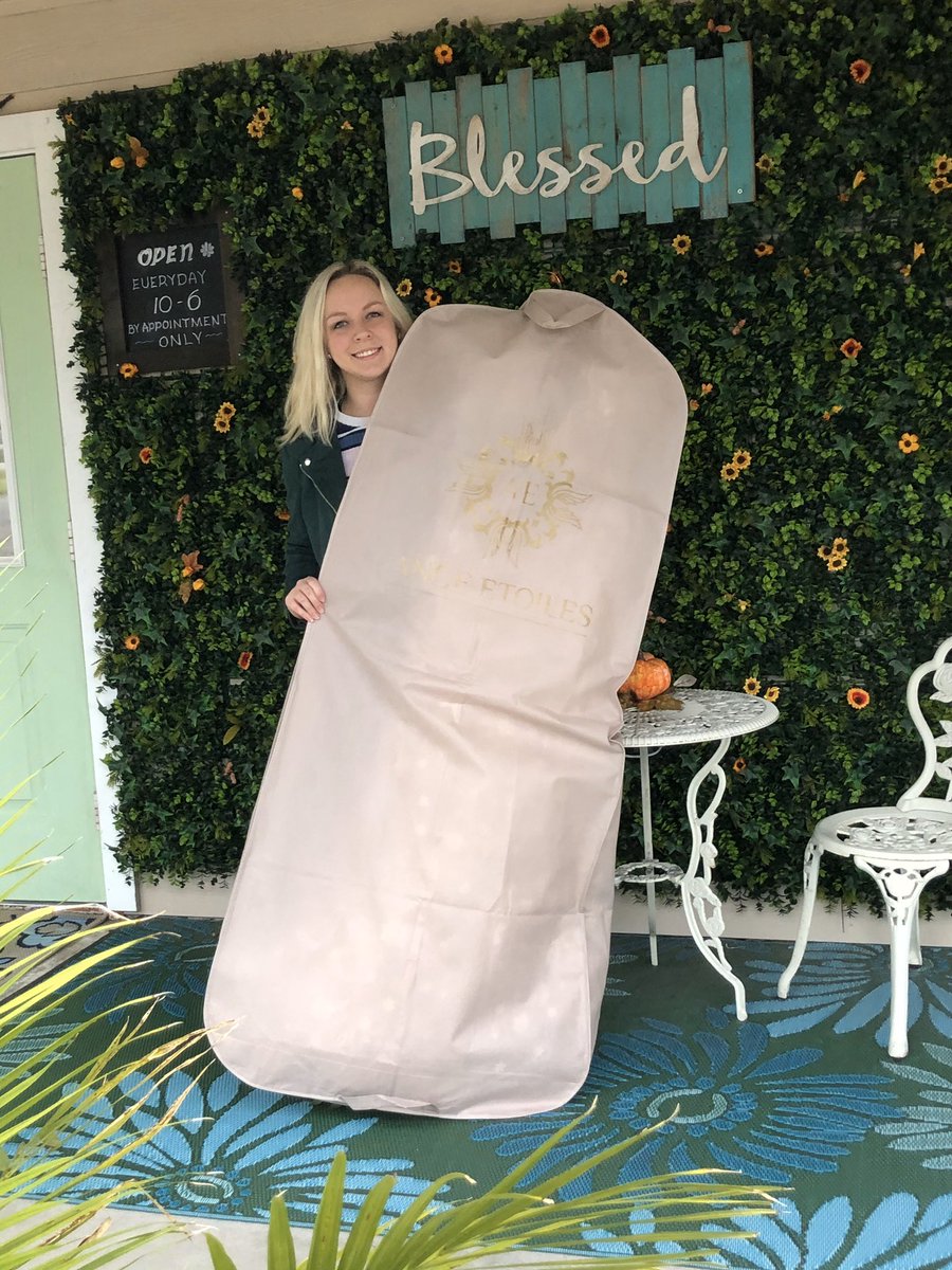 ColesonCheyann's tweet photo. Bad at planning but, I love my dress. 🥰 https://t.co/lCfebuE3PW