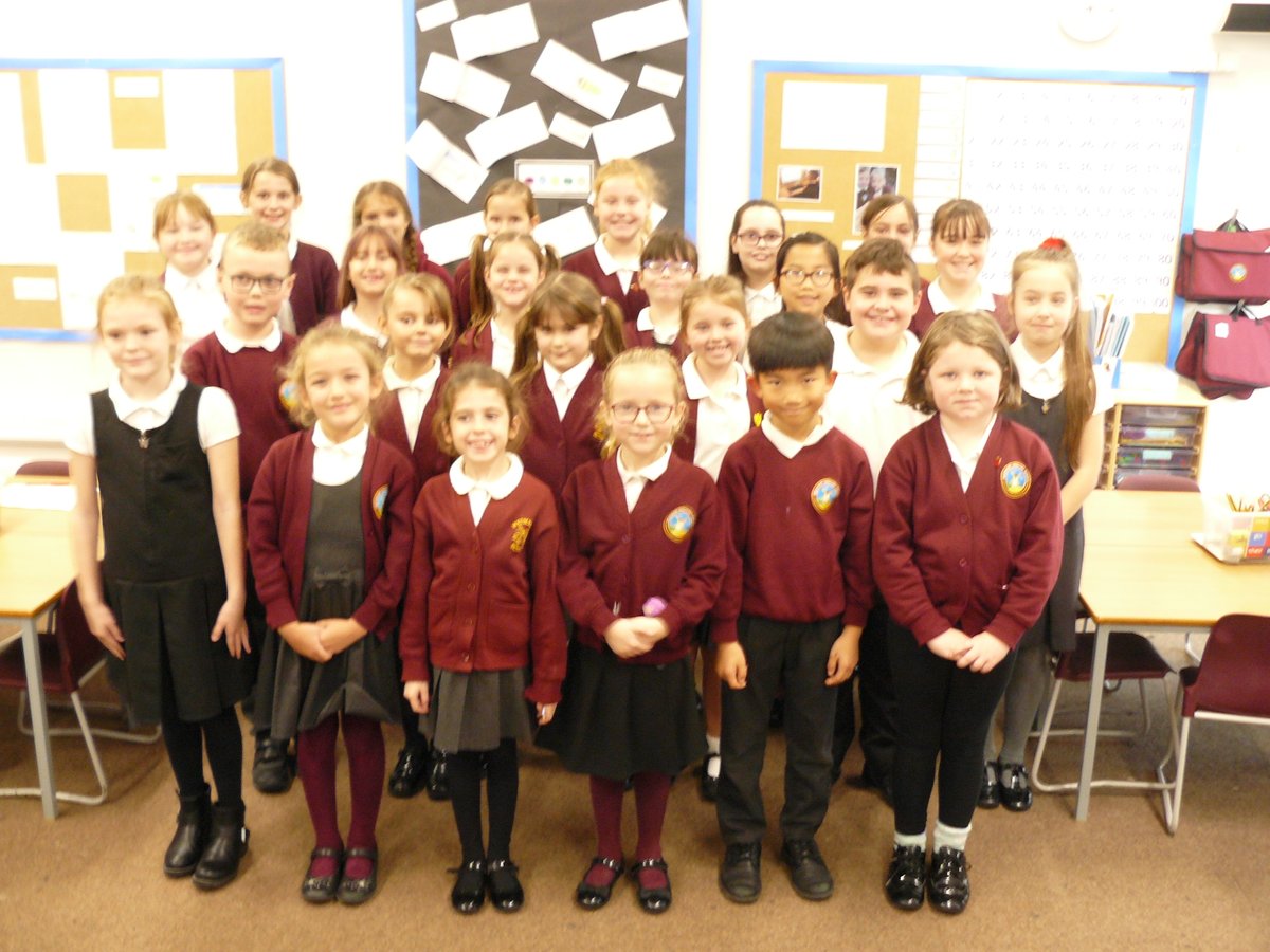 WSCCLibraries's tweet photo. Don’t miss the fabulous @MedmerrySchool choir perform a mix of traditional carols and modern Christmas songs at #SelseyLibrary tomorrow (Mon 2 Dec). We’ll be serving up tea/coffee and mince pies too. This event is FREE, everyone welcome! #ChristmasAtTheLibrary @ChichesterDC https://t.co/kExEjcFoDH