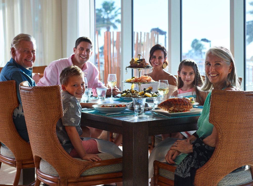 The holidays are almost here! Make your holiday season sparkle and immerse yourself in the welcoming spirit of Clearwater Beach for Thanksgiving, Christmas, or New Years meals! spr.ly/60181MkMM