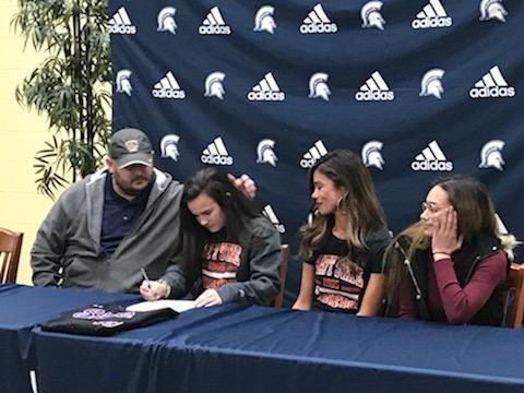 elite_18u's tweet image. Congratulations to our “lil bit”, our speedy Mia Apple on her signing with Chatt State yesterday!  We are so proud of you!  
#ProudtobeElite