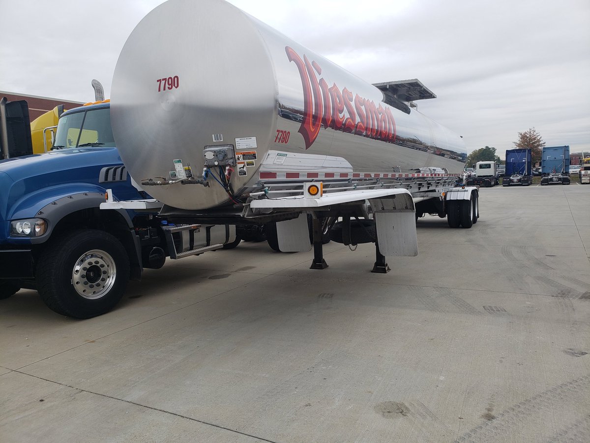 hellbenthagen's tweet photo. My trailer is here but where is me truck. The word is they are putting on some extra cool covert stuff, I'm not even allowed to see it. Not really but it sounds good. Can't take pictures though, so this is what I can show you. #Mackonomics #MackTrucks #trucking #EconomyUp https://t.co/9UmU6gcW3f