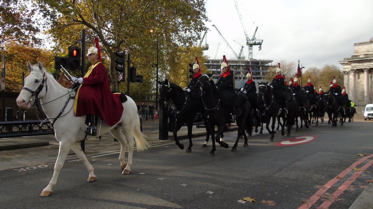 bisset_philip's tweet photo. @RoyalSpectator #LongGuard #GreenPark #London https://t.co/k6iNMGVOzQ