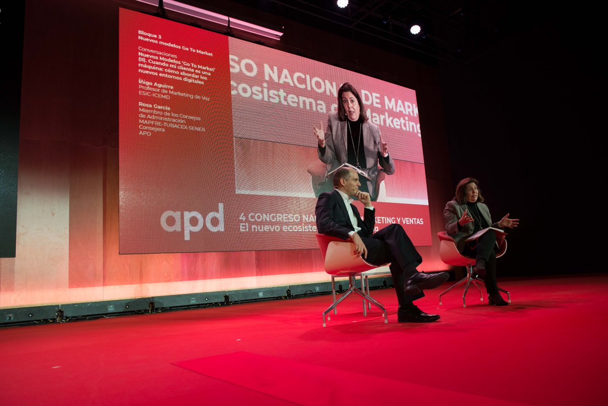 APDasociacion's tweet photo. @AguirreLarraz, Profesor de Marketing de Voz @ESICEducation, tiene claro que la voz va a formar parte de la estrategia de marketing de todas las compañías. "Las empresas tendrán que integrar en sus high lights el #VoiceSearch y pensar cómo va a hablar su marca". #congresoAPDmkt. https://t.co/TJU32eSBZH