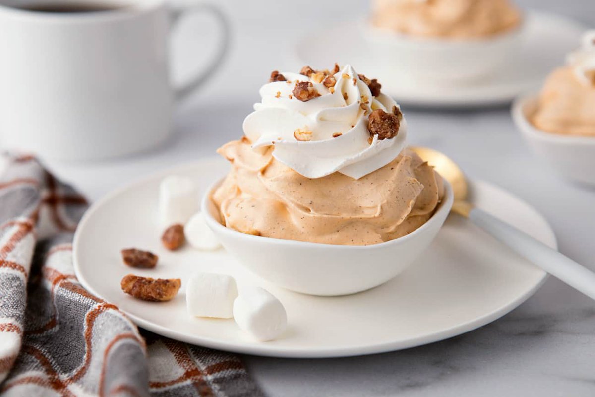 bakingaddiction's tweet image. AD - Pumpkin Spice Fluff is the creamiest, dreamiest marshmallow fluff. Loaded with pumpkin spice flavors and topped with candied pecans, this fluff salad is a must-make for your Thanksgiving table. RECIPE: mybakingaddiction.com/pumpkin-spice-… #thanksgiving #pumpkinpie #campfiremarshmallows