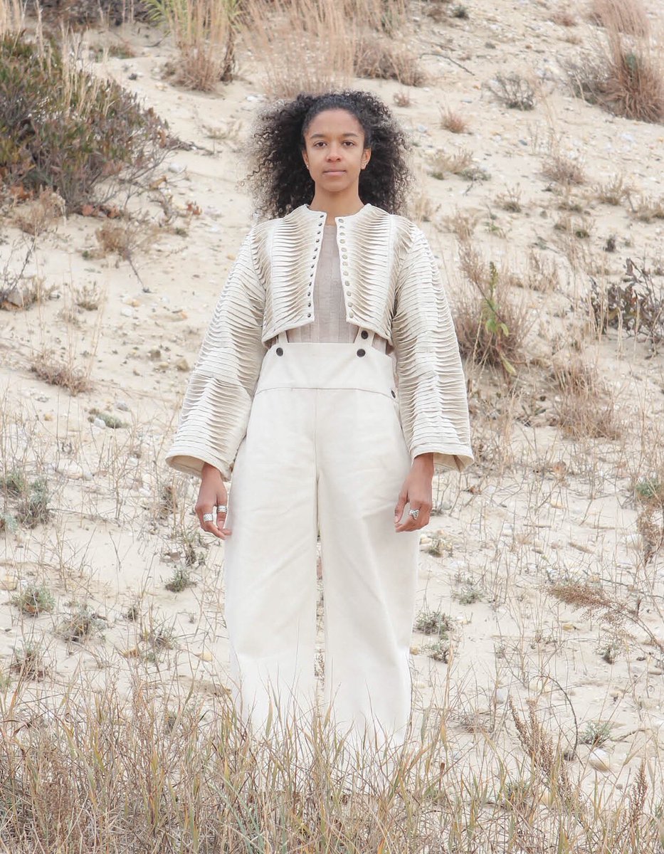 andagainco's tweet image. Because of the heavy texture of this jacket, we wanted to create a sense of camouflage into the environment all using a neutral color palette.

#artist #andagain #pleating #oneofakind